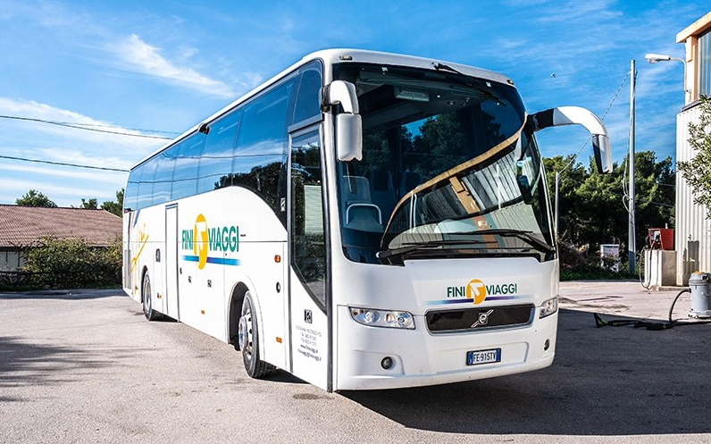 Autobus gran turismo Volvo 9700 B13 di FINI VIAGGI